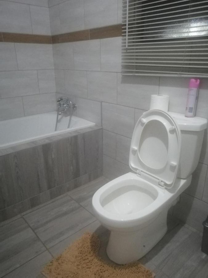 Lala Poa Guest House Клерксдорп Екстериор снимка