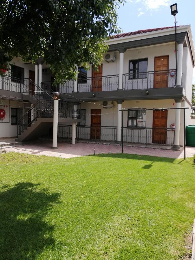Lala Poa Guest House Клерксдорп Екстериор снимка