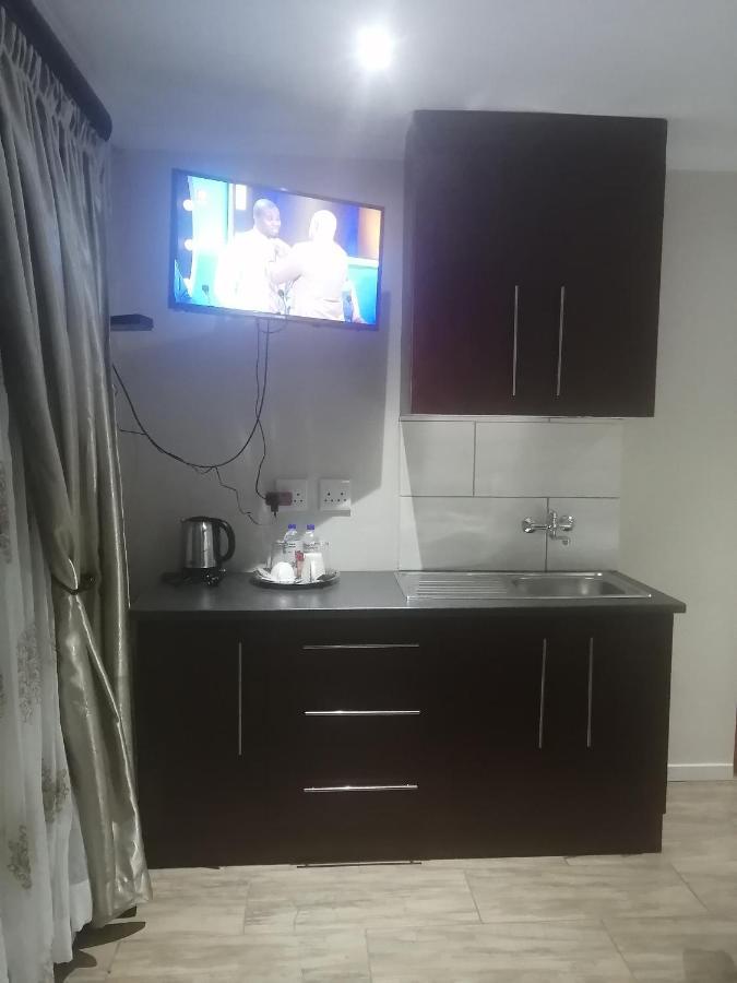 Lala Poa Guest House Клерксдорп Екстериор снимка