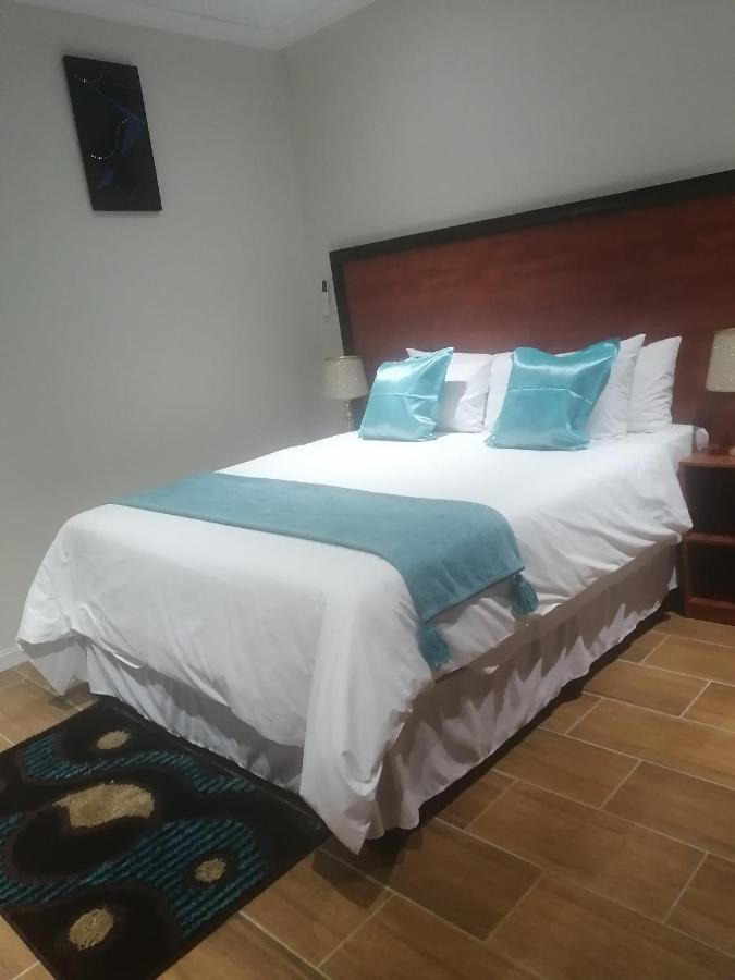 Lala Poa Guest House Клерксдорп Екстериор снимка