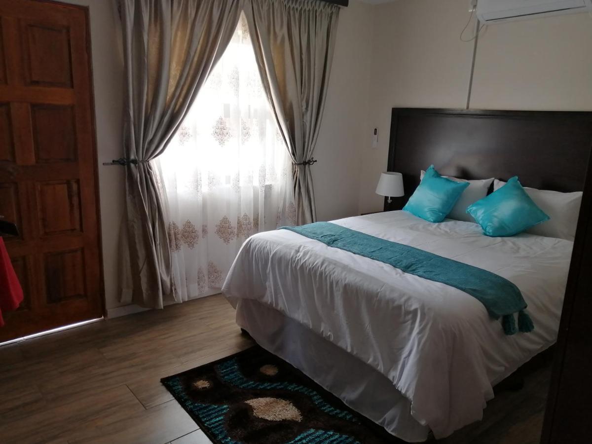 Lala Poa Guest House Клерксдорп Екстериор снимка