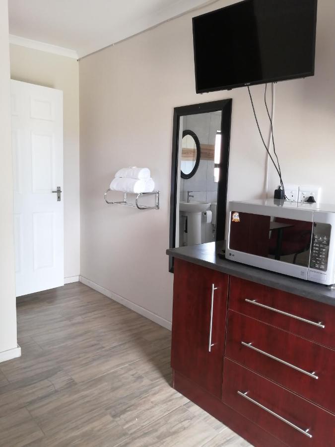 Lala Poa Guest House Клерксдорп Екстериор снимка