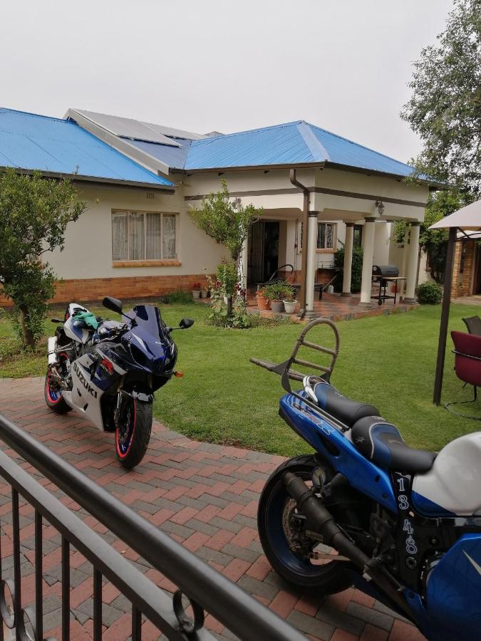 Lala Poa Guest House Клерксдорп Екстериор снимка